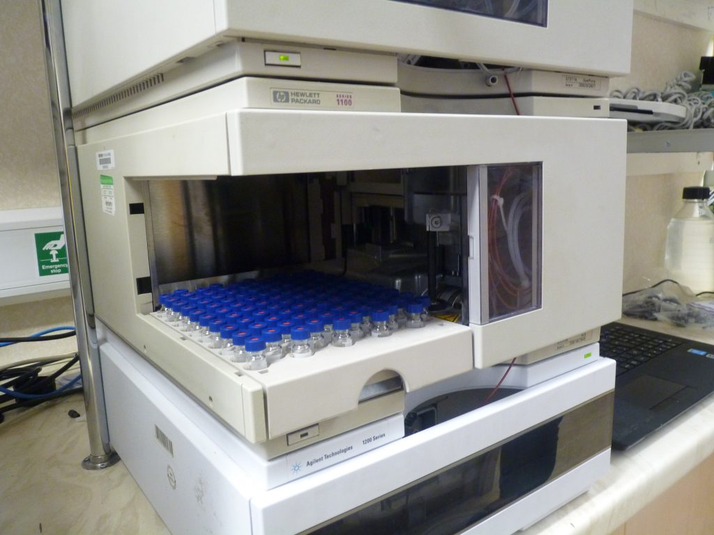 Liquid chromatography equipment
